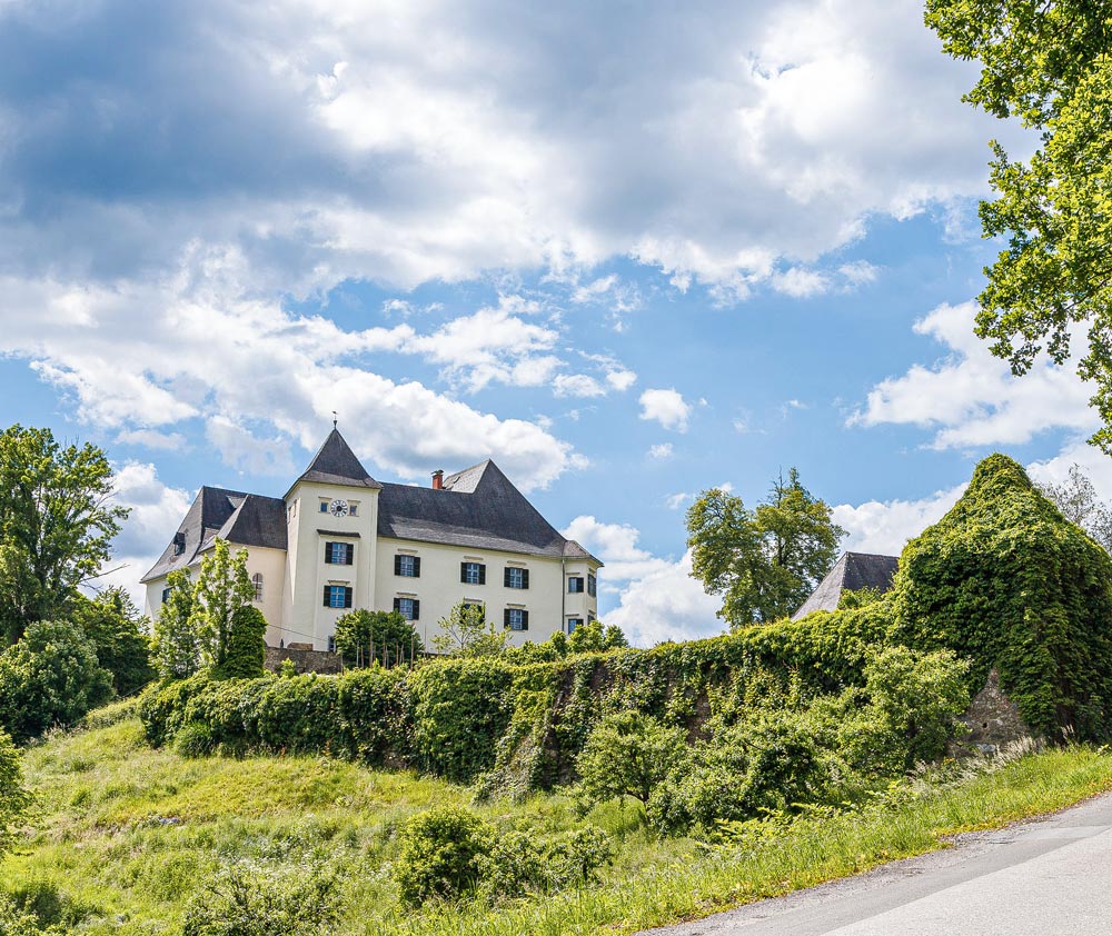Schloss-Burgstall